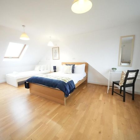 The Great Airport Place-Private Bedrooms With Private Bathroom-1 Bus To Heathrow Airport-5 Minutes By Car- Helpful Advice From Our Team 哈姆斯沃思 外观 照片