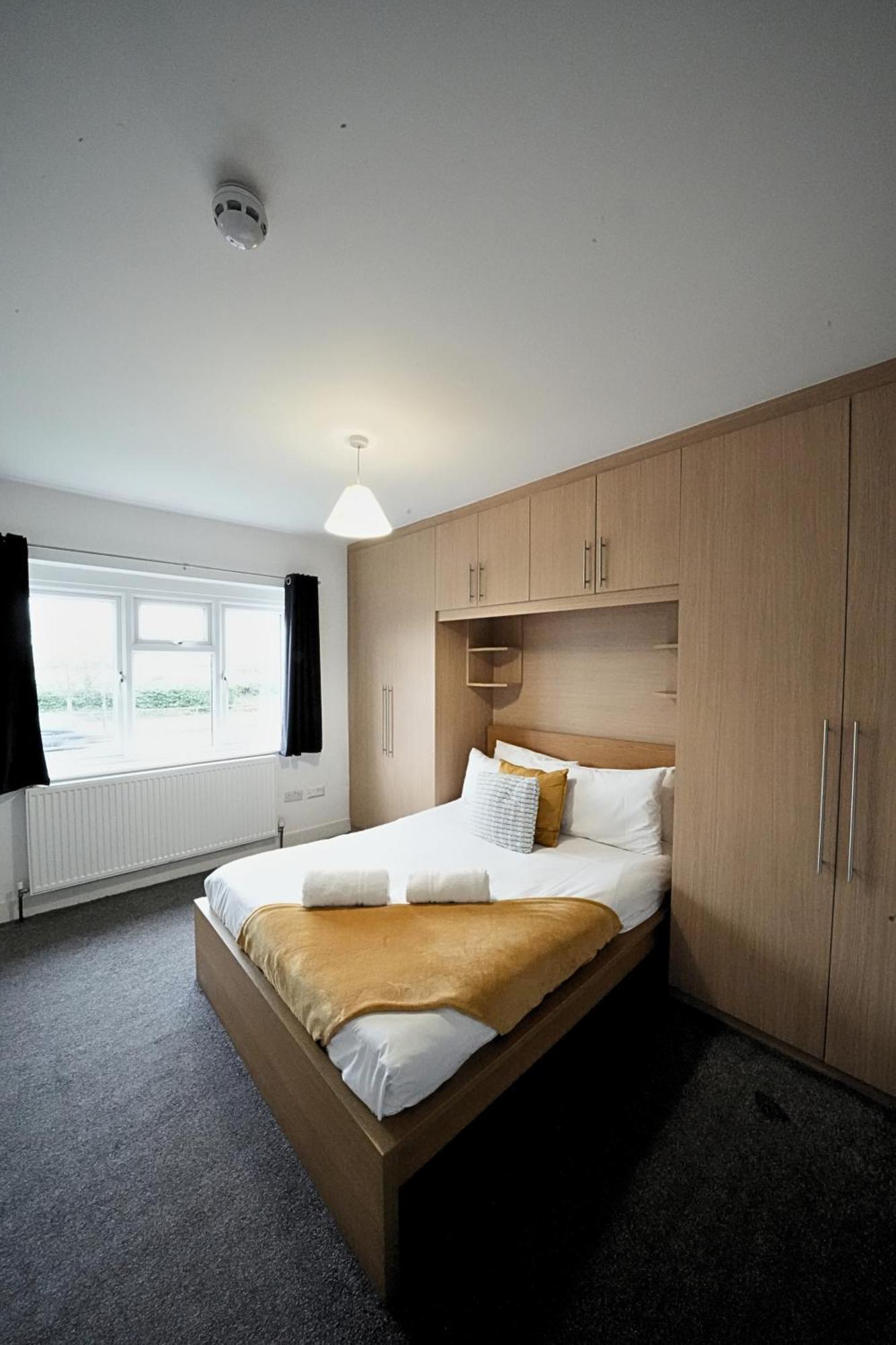 The Great Airport Place-Private Bedrooms With Private Bathroom-1 Bus To Heathrow Airport-5 Minutes By Car- Helpful Advice From Our Team 哈姆斯沃思 外观 照片