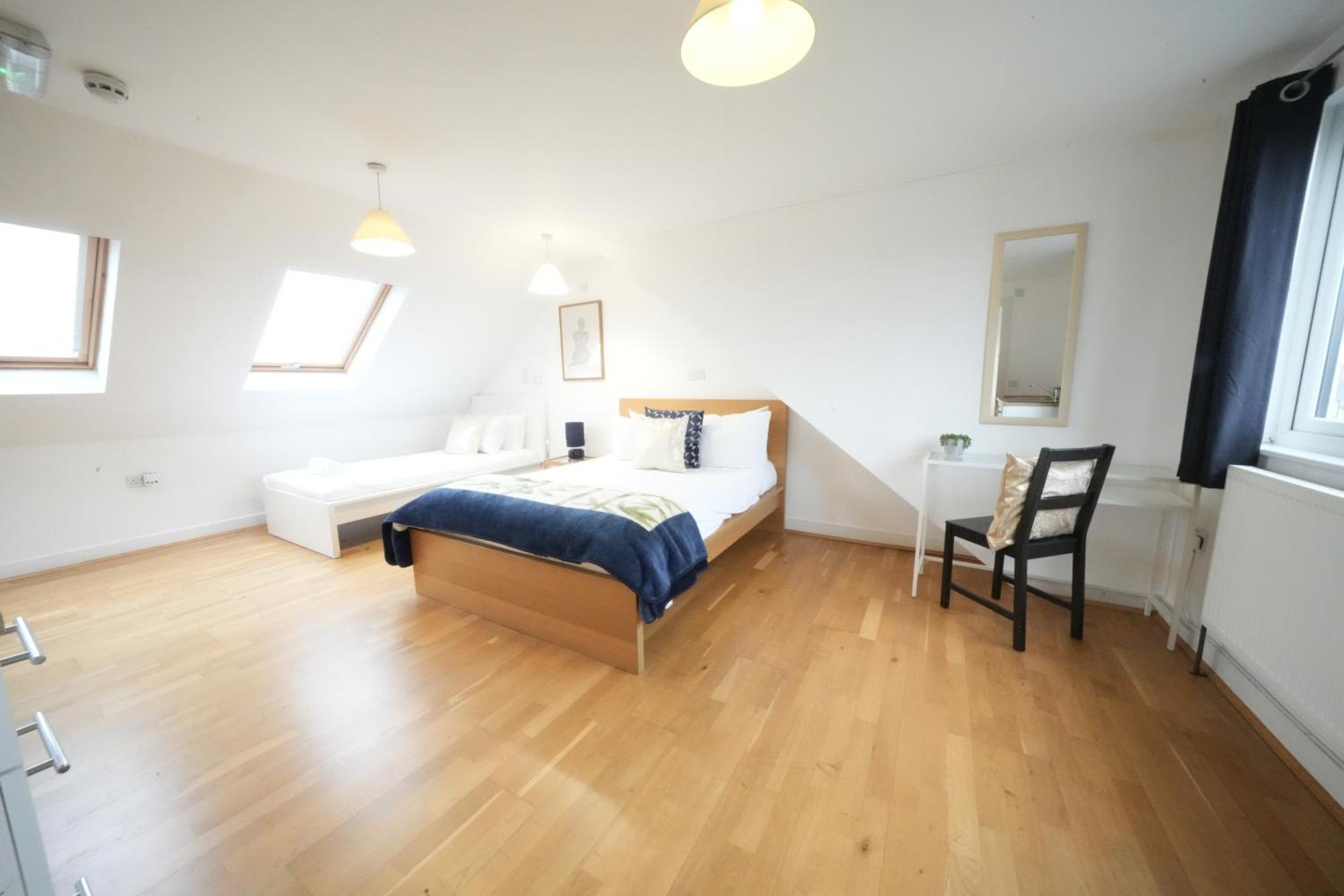 The Great Airport Place-Private Bedrooms With Private Bathroom-1 Bus To Heathrow Airport-5 Minutes By Car- Helpful Advice From Our Team 哈姆斯沃思 外观 照片