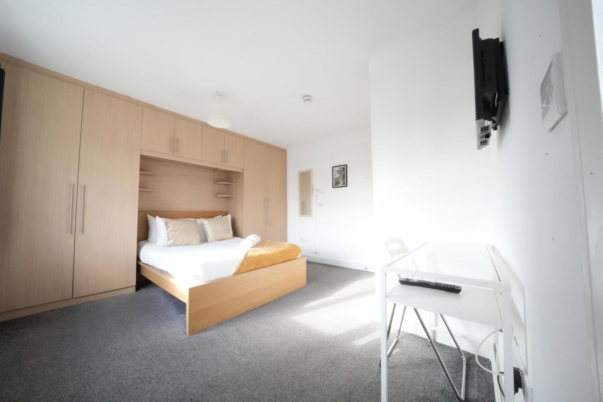 The Great Airport Place-Private Bedrooms With Private Bathroom-1 Bus To Heathrow Airport-5 Minutes By Car- Helpful Advice From Our Team 哈姆斯沃思 外观 照片