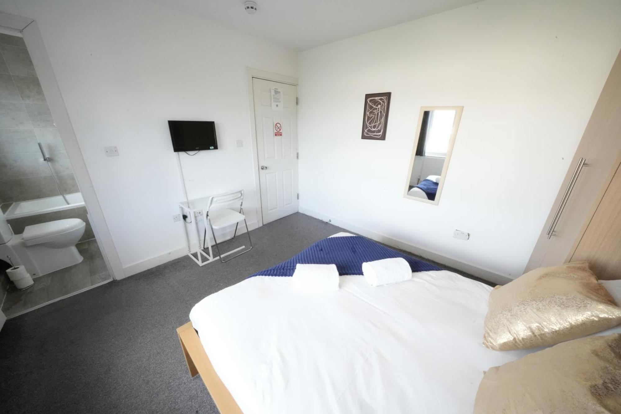 The Great Airport Place-Private Bedrooms With Private Bathroom-1 Bus To Heathrow Airport-5 Minutes By Car- Helpful Advice From Our Team 哈姆斯沃思 外观 照片