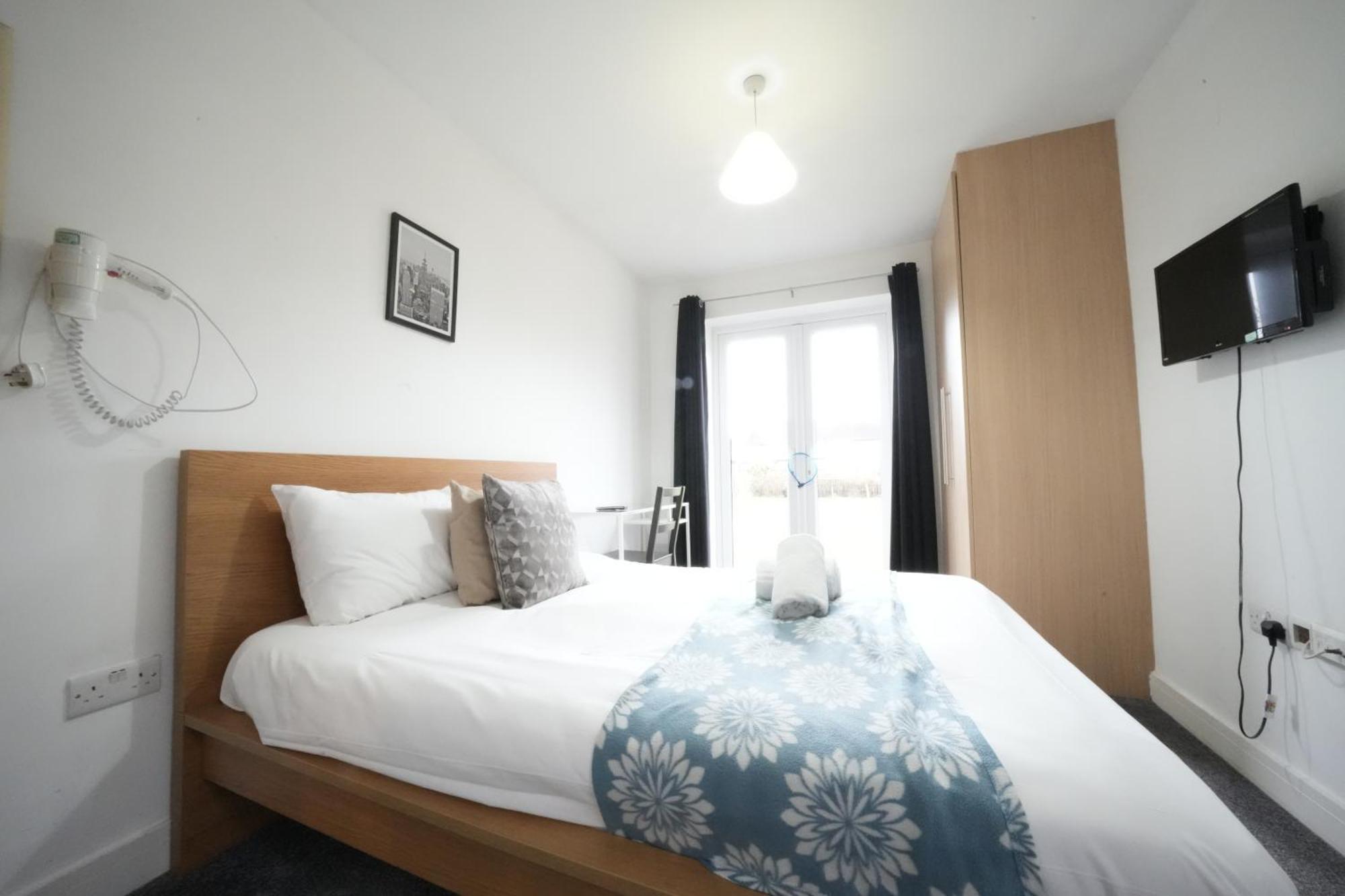 The Great Airport Place-Private Bedrooms With Private Bathroom-1 Bus To Heathrow Airport-5 Minutes By Car- Helpful Advice From Our Team 哈姆斯沃思 外观 照片