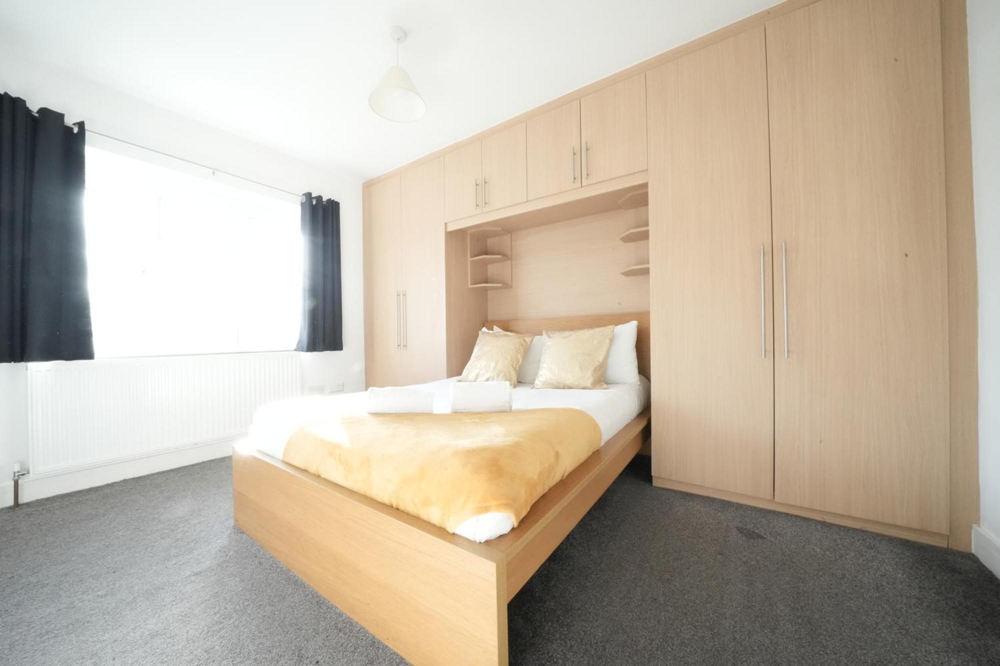 The Great Airport Place-Private Bedrooms With Private Bathroom-1 Bus To Heathrow Airport-5 Minutes By Car- Helpful Advice From Our Team 哈姆斯沃思 外观 照片