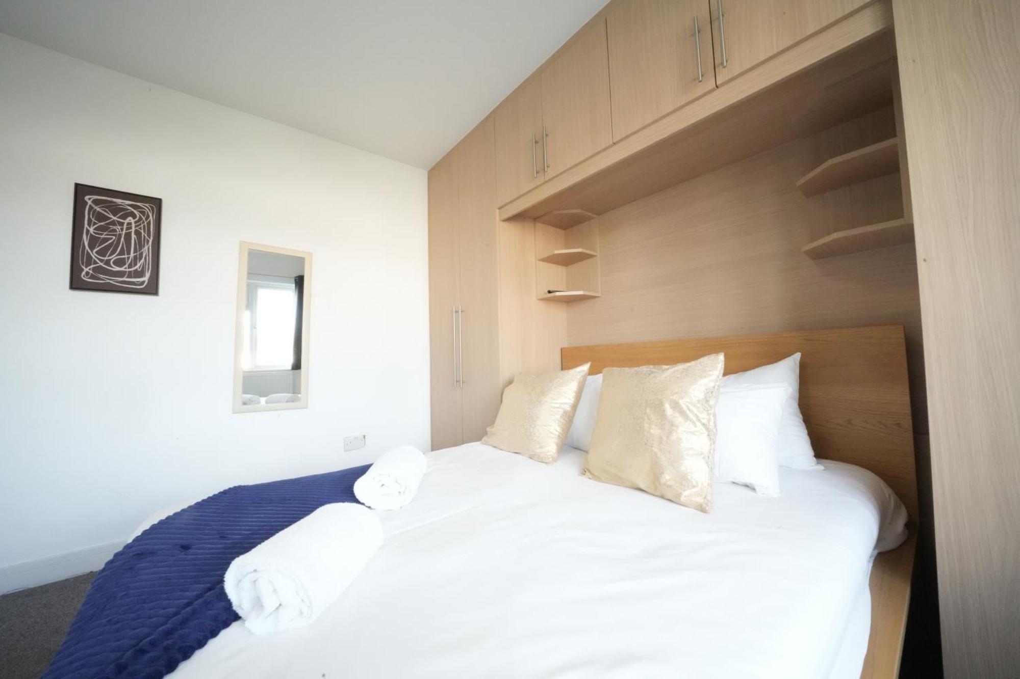 The Great Airport Place-Private Bedrooms With Private Bathroom-1 Bus To Heathrow Airport-5 Minutes By Car- Helpful Advice From Our Team 哈姆斯沃思 外观 照片