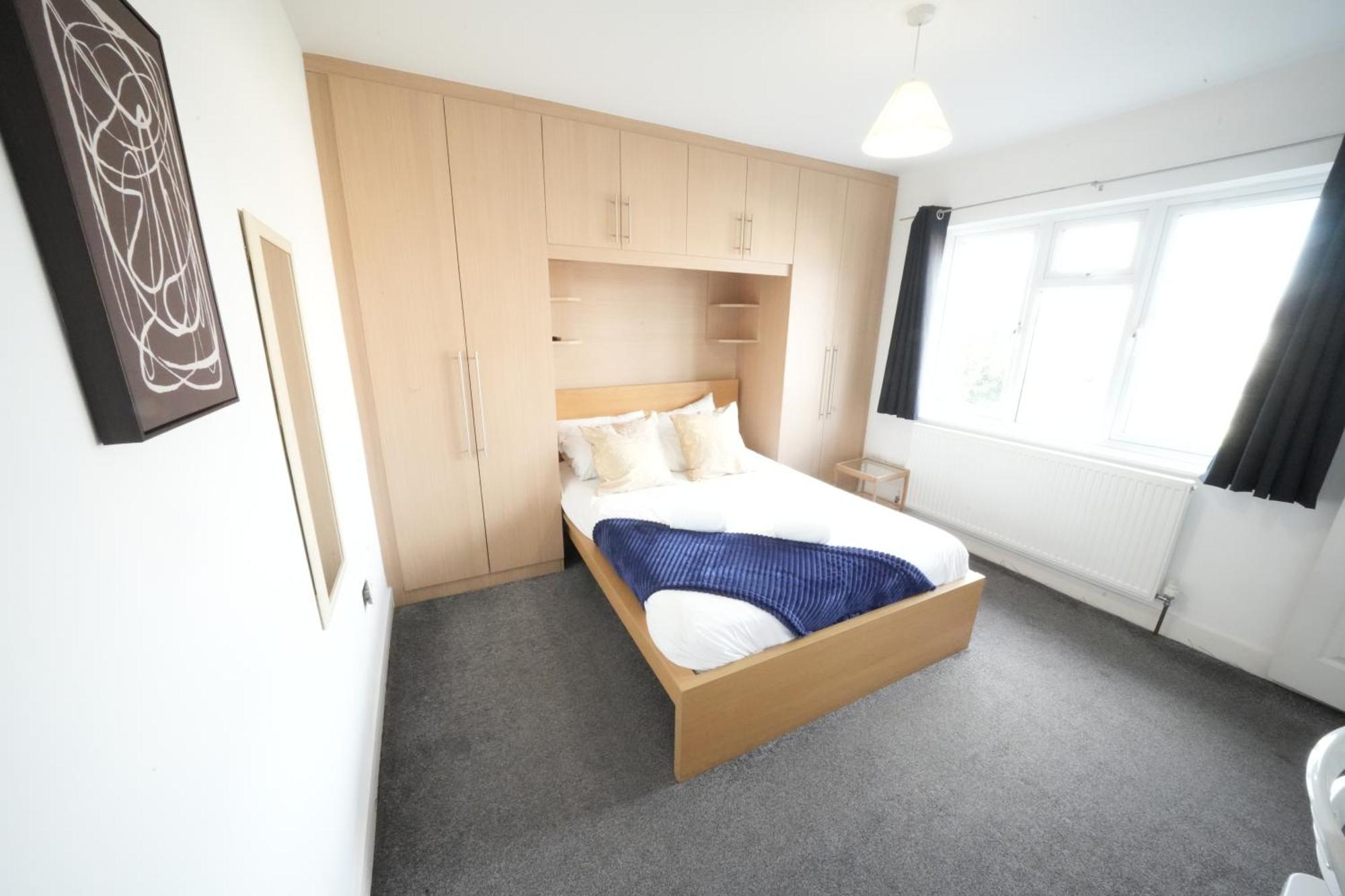 The Great Airport Place-Private Bedrooms With Private Bathroom-1 Bus To Heathrow Airport-5 Minutes By Car- Helpful Advice From Our Team 哈姆斯沃思 外观 照片