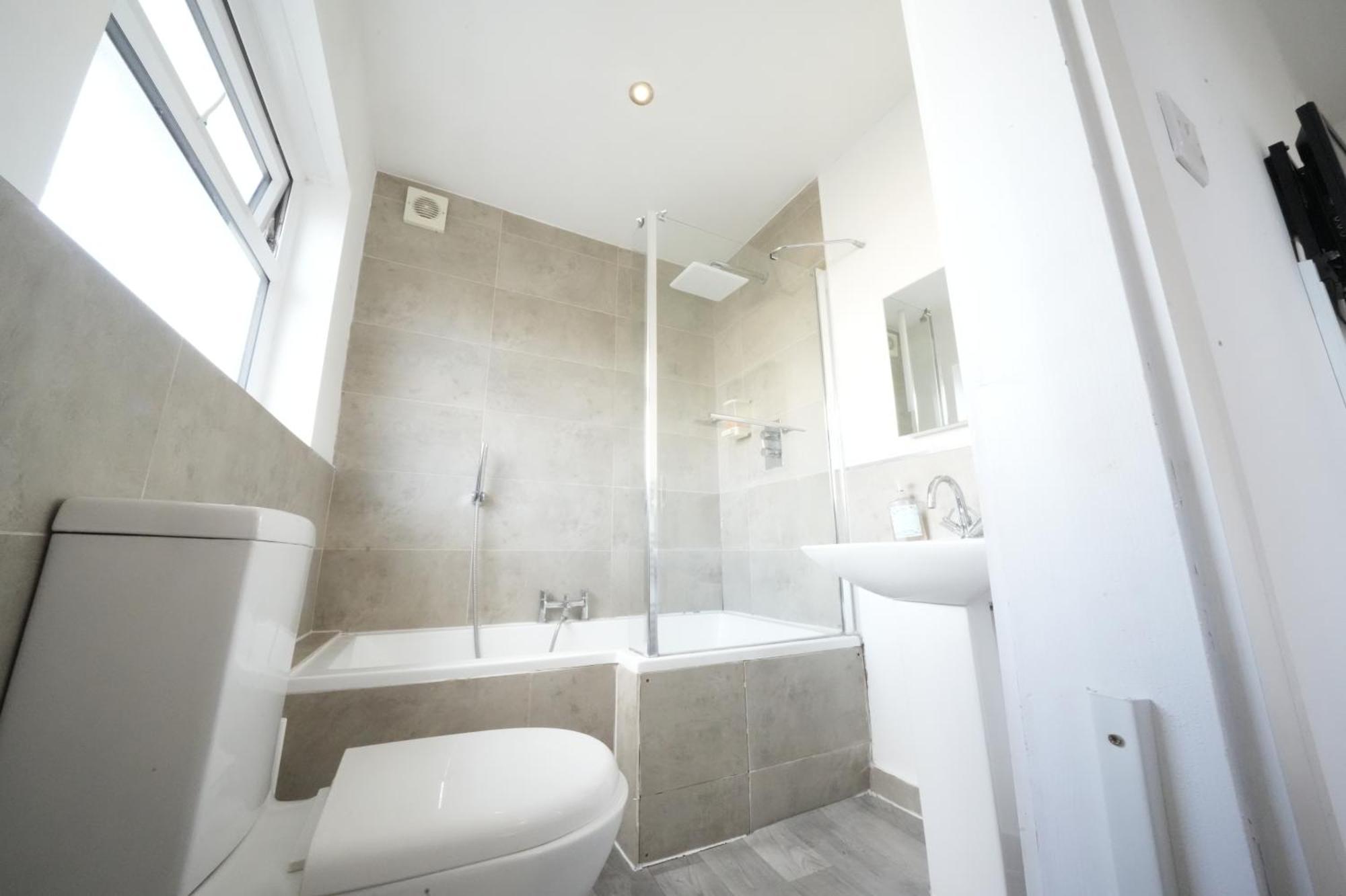 The Great Airport Place-Private Bedrooms With Private Bathroom-1 Bus To Heathrow Airport-5 Minutes By Car- Helpful Advice From Our Team 哈姆斯沃思 外观 照片