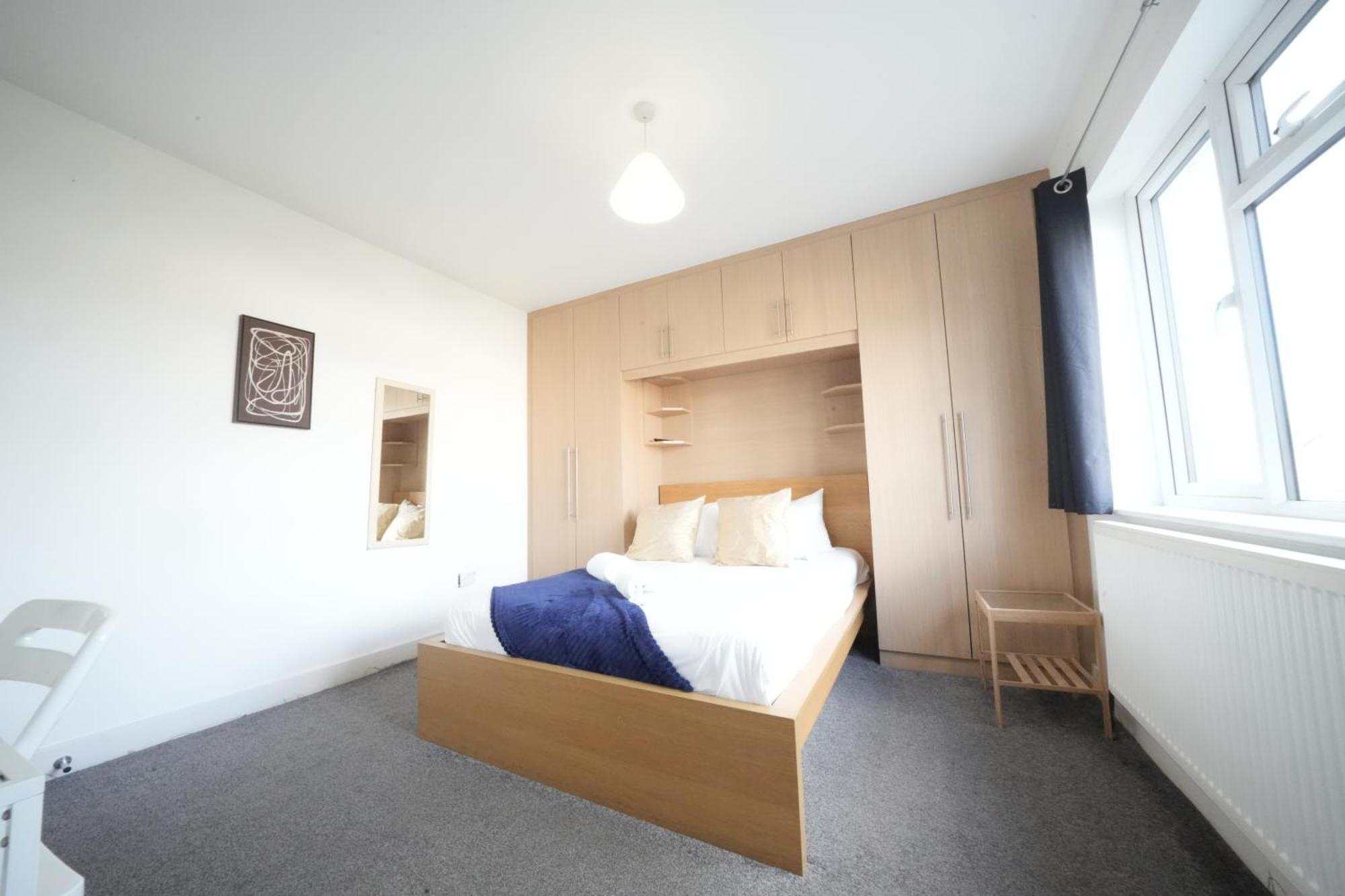 The Great Airport Place-Private Bedrooms With Private Bathroom-1 Bus To Heathrow Airport-5 Minutes By Car- Helpful Advice From Our Team 哈姆斯沃思 外观 照片