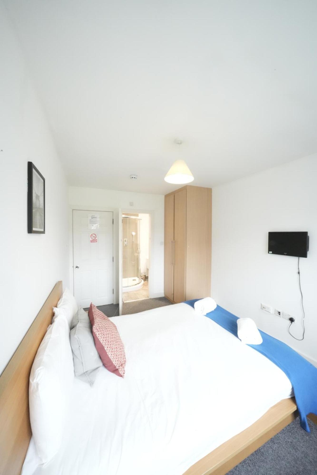 The Great Airport Place-Private Bedrooms With Private Bathroom-1 Bus To Heathrow Airport-5 Minutes By Car- Helpful Advice From Our Team 哈姆斯沃思 外观 照片