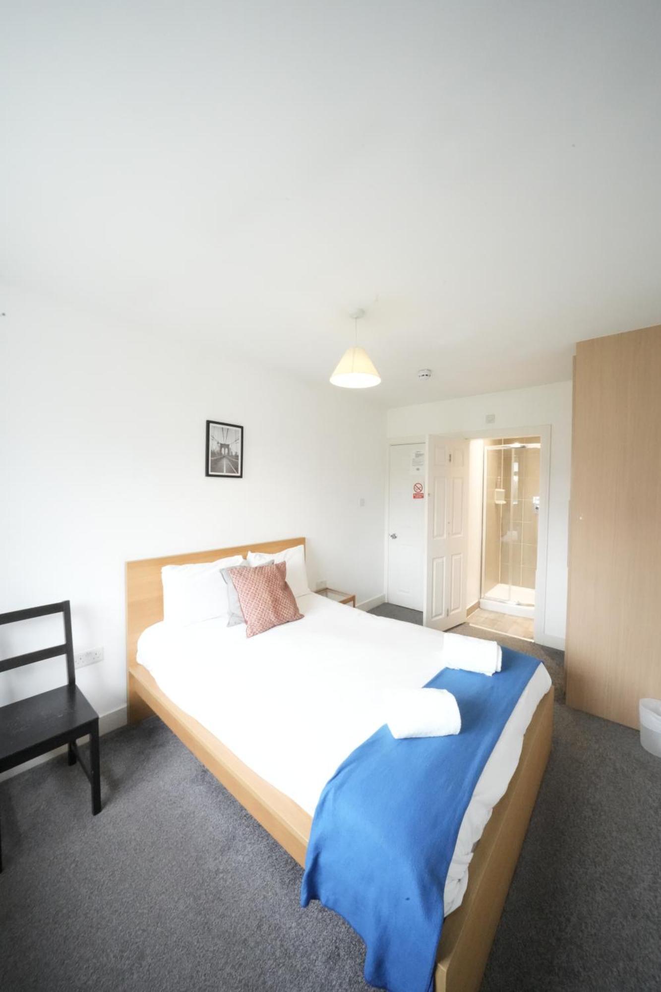 The Great Airport Place-Private Bedrooms With Private Bathroom-1 Bus To Heathrow Airport-5 Minutes By Car- Helpful Advice From Our Team 哈姆斯沃思 外观 照片